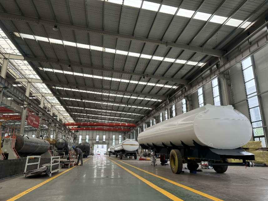 LUYI semi-trailer manufacturing workshop