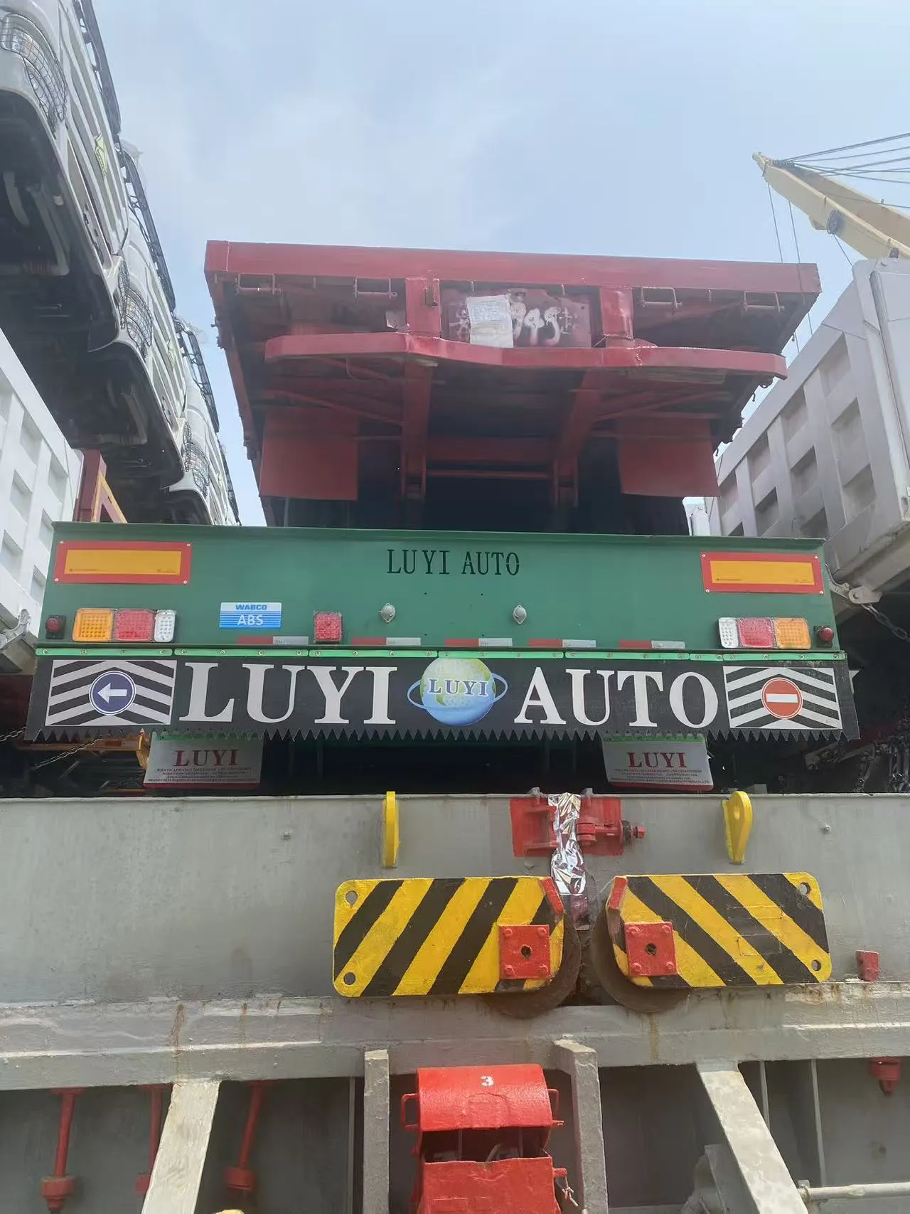 Multi Size Low Bed Semi Trailer Cross Border Equipment Transportation for Uzbekistan Infrastructure Projects
