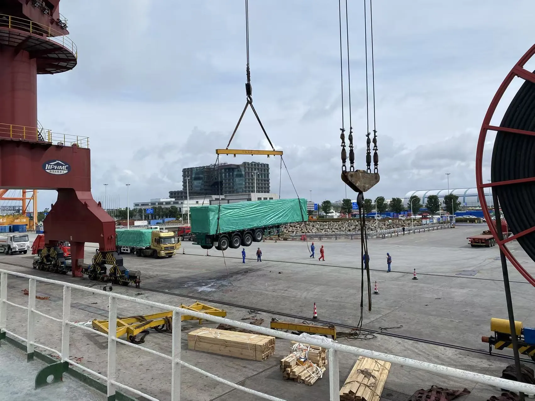 Tipper Semi Trailer Sand and Building Material Delivery Case for Indonesian Industrial Park Construction