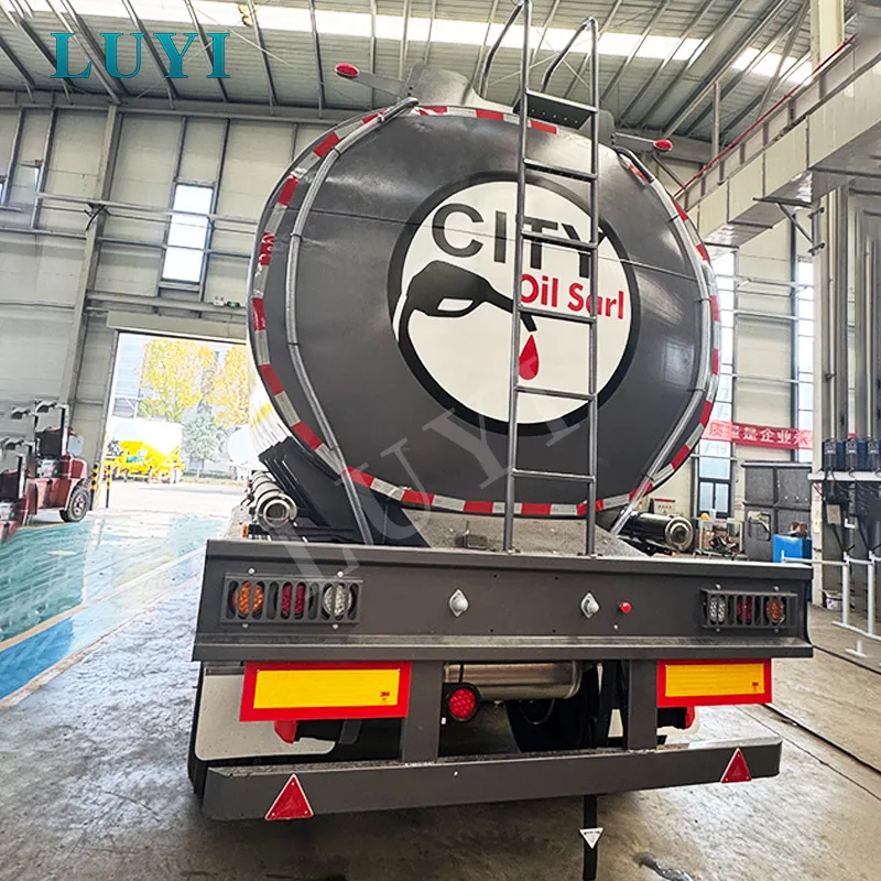 40,000-liter fuel tanker