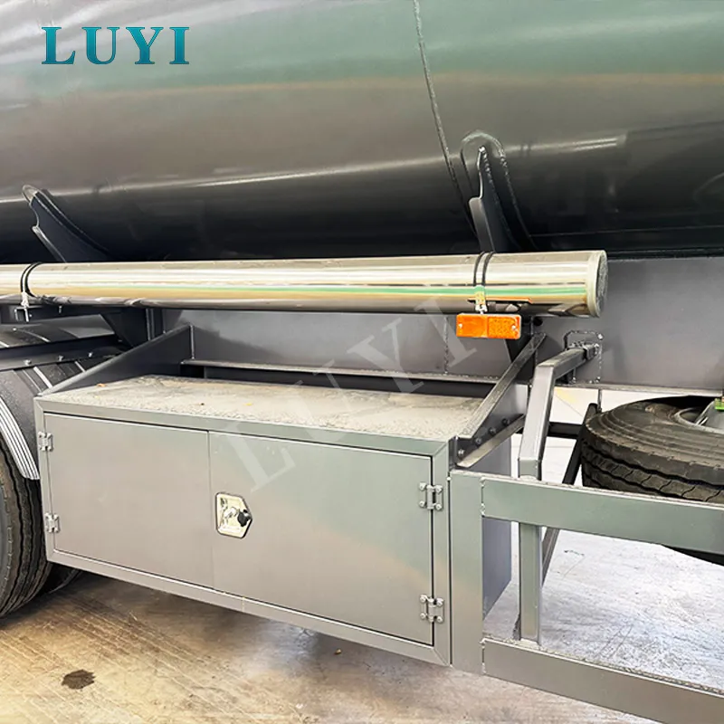 40,000-liter gray oil tanker